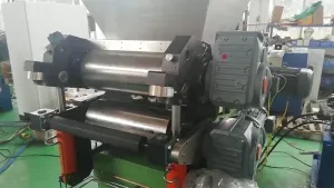 Extrusora-laminadora de doble tornillo para caucho
