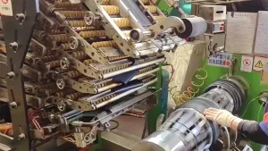 Máquina de confección de neumáticos para motos con sistema STU